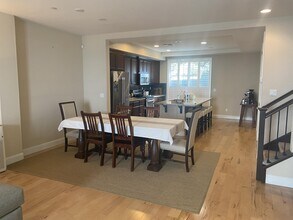 6492 Bayview Dr in Oakland, CA - Building Photo - Building Photo
