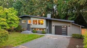 10431 NE 130th St in Kirkland, WA - Building Photo