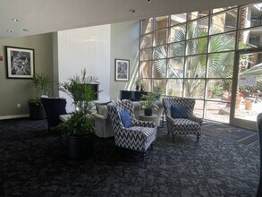 1701 E Colter St, Unit 221 in Phoenix, AZ - Foto de edificio - Building Photo