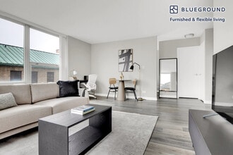 5600 N Sheridan Rd in Chicago, IL - Foto de edificio - Building Photo