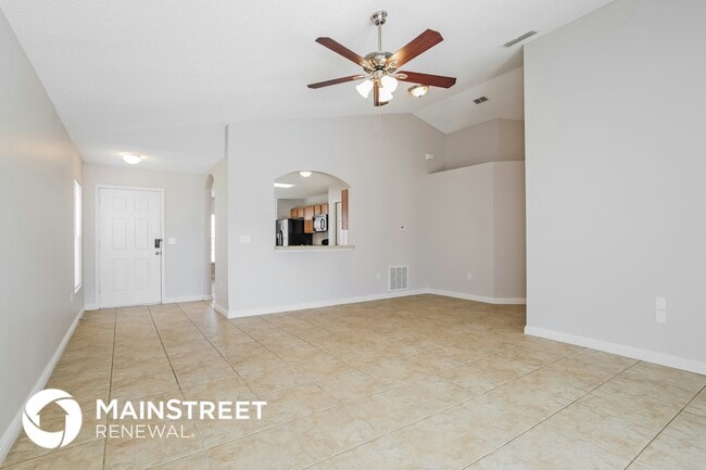 4302 Bay Vista Dr in Kissimmee, FL - Foto de edificio - Building Photo