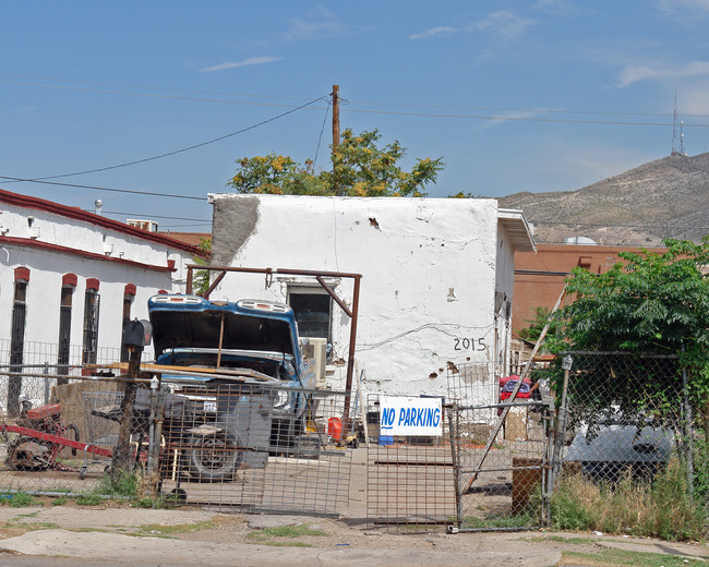 2013-2015 Magoffin Ave in El Paso, TX - Building Photo - Building Photo