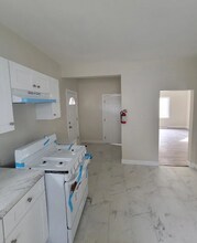 8 Main St in Pennsville, NJ - Foto de edificio - Building Photo