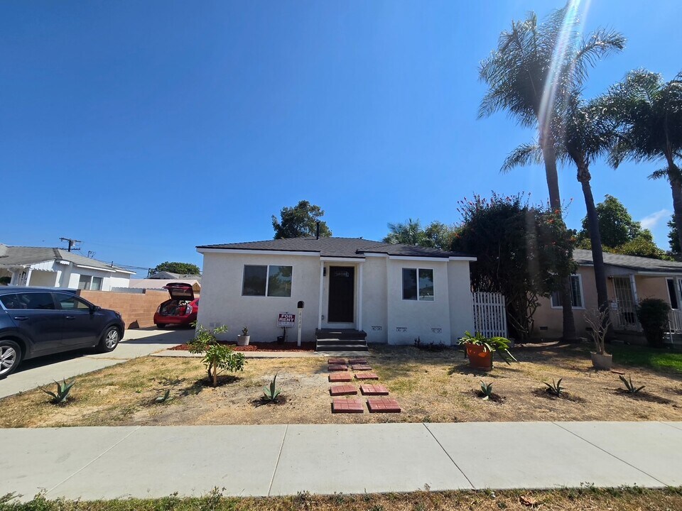 4042 167th St in Lawndale, CA - Building Photo