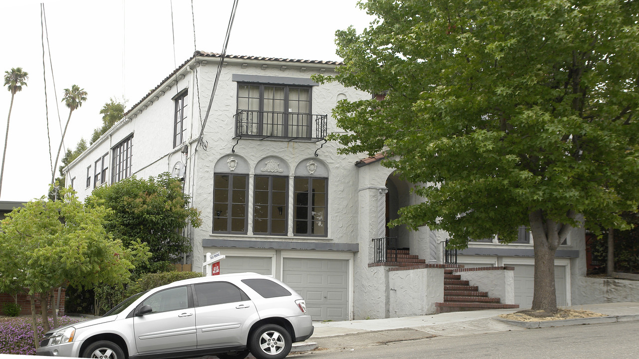 2700 8th Ave in Oakland, CA - Building Photo