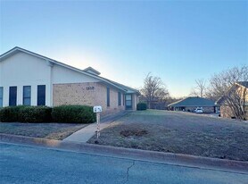 1108 Curtis Dr in Weatherford, TX - Building Photo