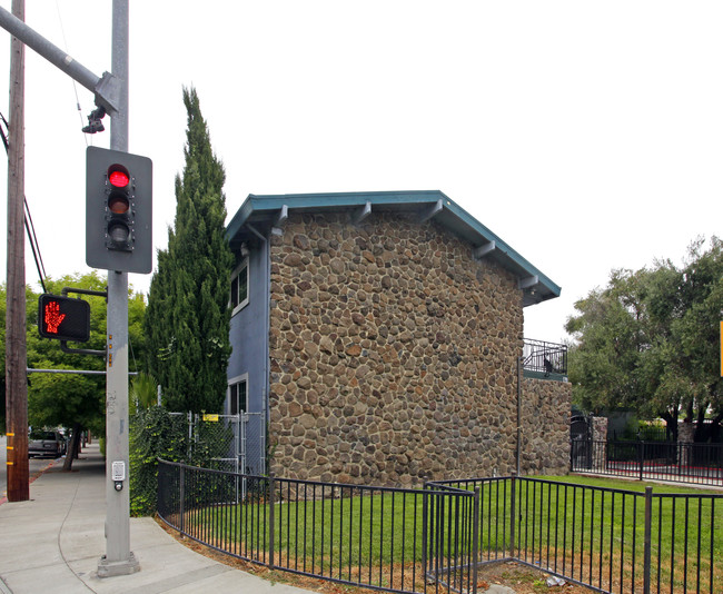 590-594 N King Rd in San Jose, CA - Foto de edificio - Building Photo