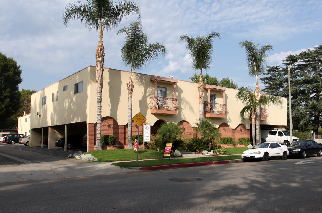 Halsted Palms Apartments in Northridge, CA - Building Photo