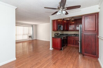 6199 Canterbury Dr in Culver City, CA - Building Photo - Building Photo