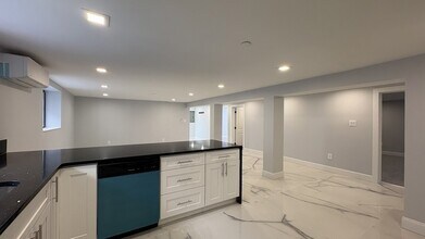 1-64 Beach 124th St, Unit 3 in Queens, NY - Building Photo - Building Photo