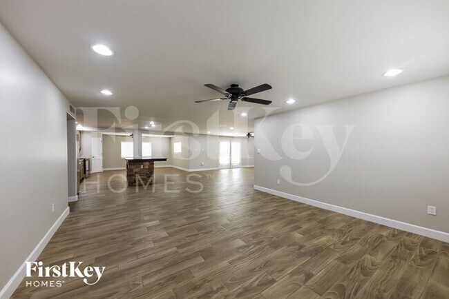 13809 N 41st Pl in Phoenix, AZ - Foto de edificio - Building Photo