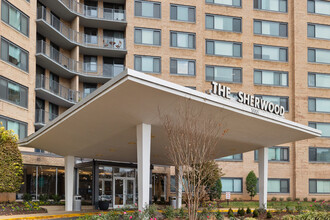 Sherwood at Southern Towers in Alexandria, VA - Foto de edificio - Building Photo