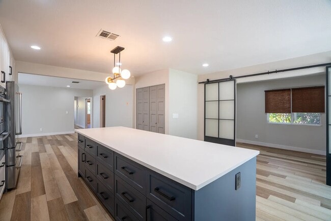 10720 Oregon Ave in Culver City, CA - Building Photo - Building Photo