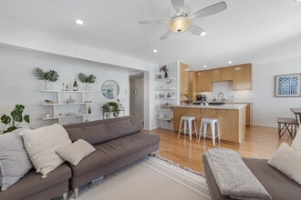 1720 Ardmore Ave, Unit 111 in Hermosa Beach, CA - Building Photo - Building Photo