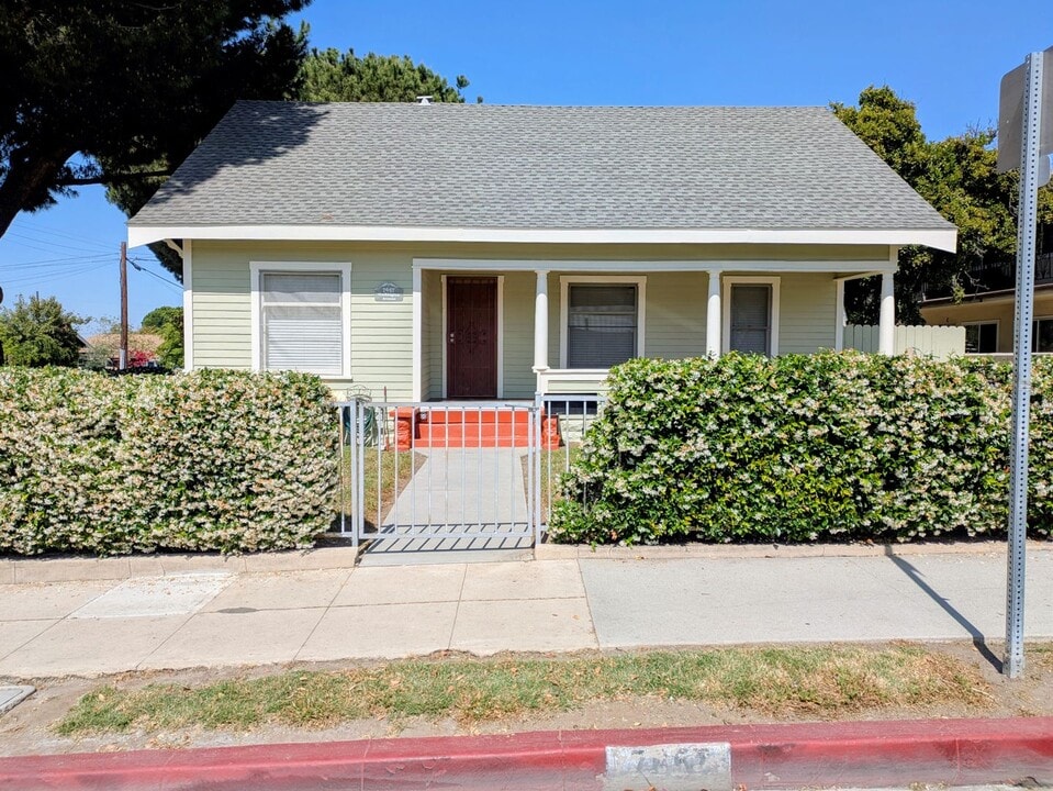 7657 Washington Ave in Whittier, CA - Building Photo