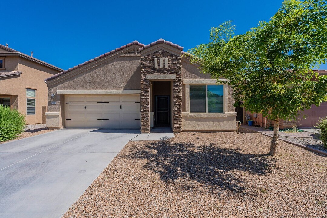 31018 W Columbus Ave in Buckeye, AZ - Building Photo