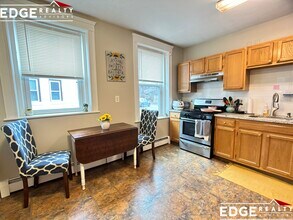 22 Wallingford Rd, Unit 4 in Boston, MA - Foto de edificio - Building Photo