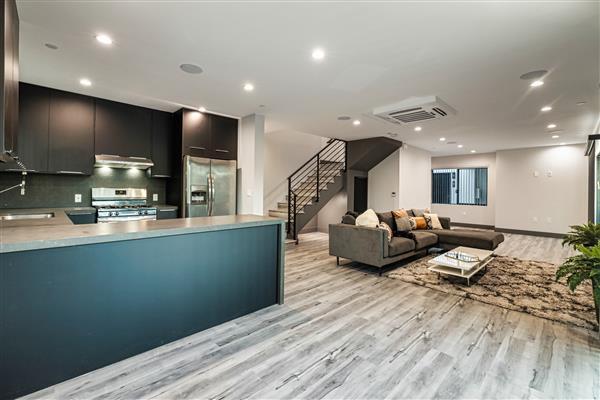 4930 Laurel Canyon Blvd in Valley Village, CA - Building Photo