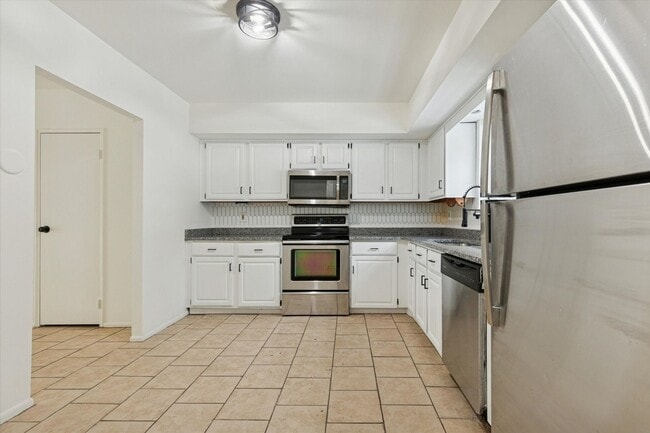 21 Cavendish Dr in Ambler, PA - Building Photo - Building Photo