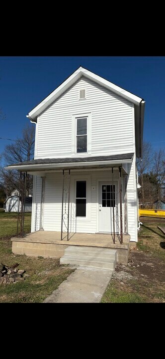 605 E Pleasant St in Mount Vernon, OH - Foto de edificio