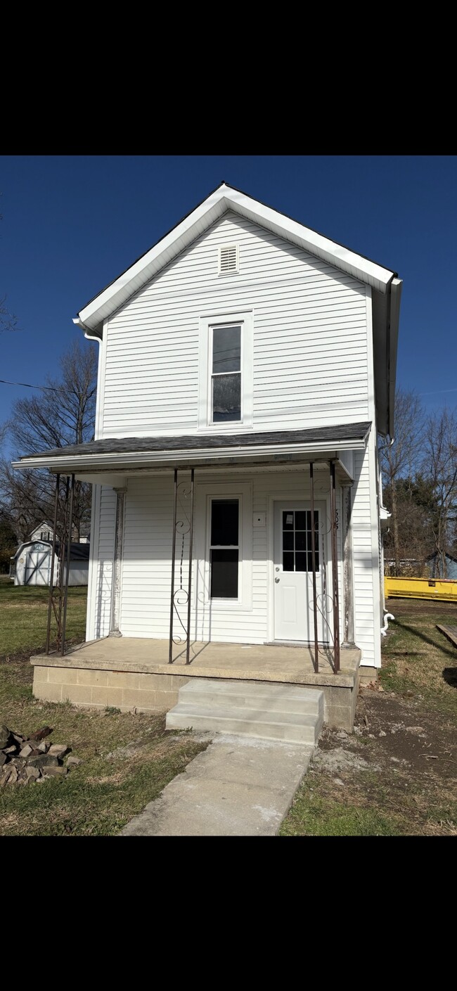 property at 605 E Pleasant St