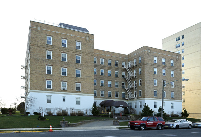 Lake Drive Court in Asbury Park, NJ - Building Photo - Building Photo