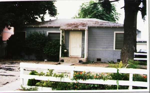 1215 S Lake St in Burbank, CA - Foto de edificio - Building Photo