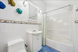 612 Grove St in Worcester, MA - Building Photo