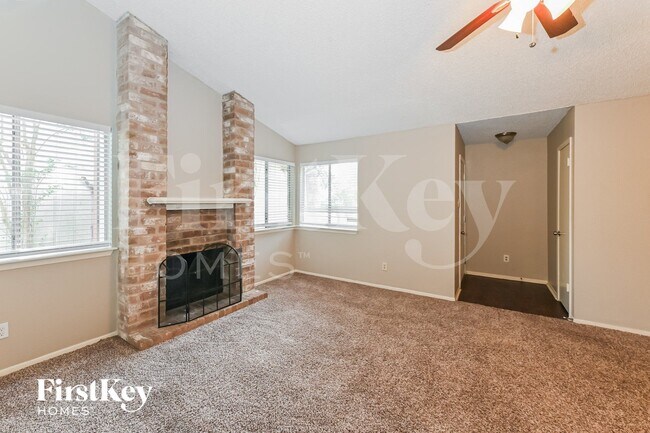 6316 Porterway Dr, Unit C-334 in Houston, TX - Building Photo - Building Photo