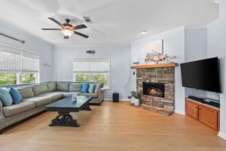 204 Lake Breeze Ln in Westminster, SC - Building Photo - Building Photo