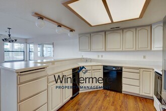 651 SE Bayshore Dr in Oak Harbor, WA - Building Photo - Building Photo