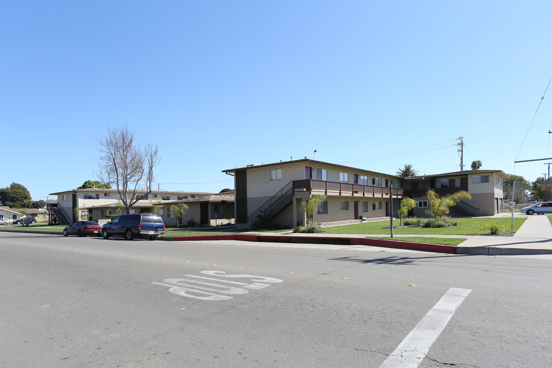 Palm Villas in Santa Maria, CA - Building Photo