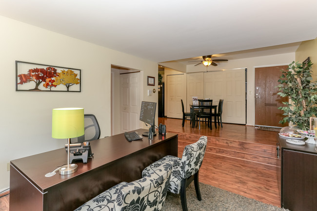 Glenbrook Apartments in Milwaukee, WI - Building Photo - Interior Photo