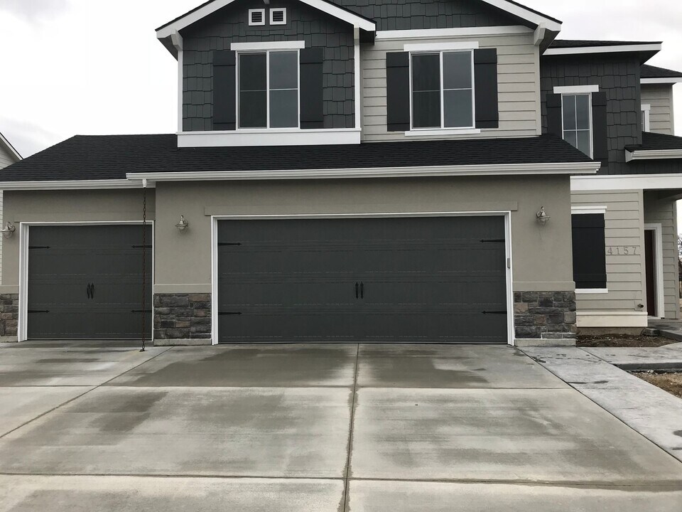 4157 W Spring House Dr in Eagle, ID - Building Photo