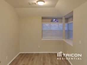 5208 Wolverton Ct in Garland, TX - Foto de edificio - Building Photo