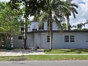 250 SE Park St in Dania Beach, FL - Building Photo - Building Photo