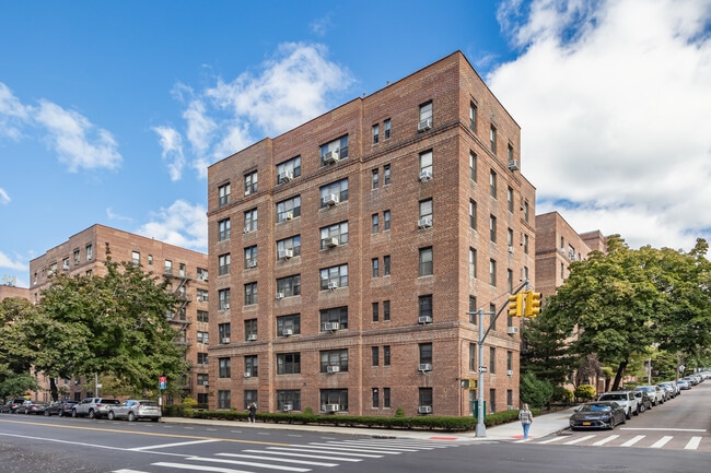 The Lincoln in Forest Hills, NY - Building Photo - Building Photo