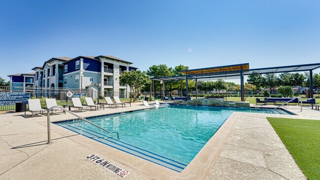 Highland Luxury Living in Lewisville, TX - Building Photo - Building Photo