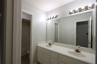 13607 Robin Hill Ct in Houston, TX - Building Photo - Building Photo