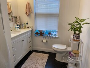 486 Massachusetts Ave, Unit 3 in Boston, MA - Foto de edificio - Building Photo