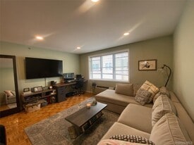 342 Westchester Ave in Port Chester, NY - Building Photo
