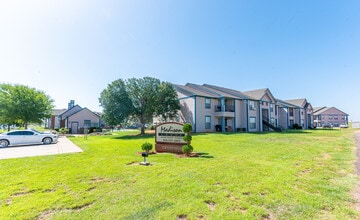 Madison Chase Apartments in Childress, TX - Building Photo - Building Photo