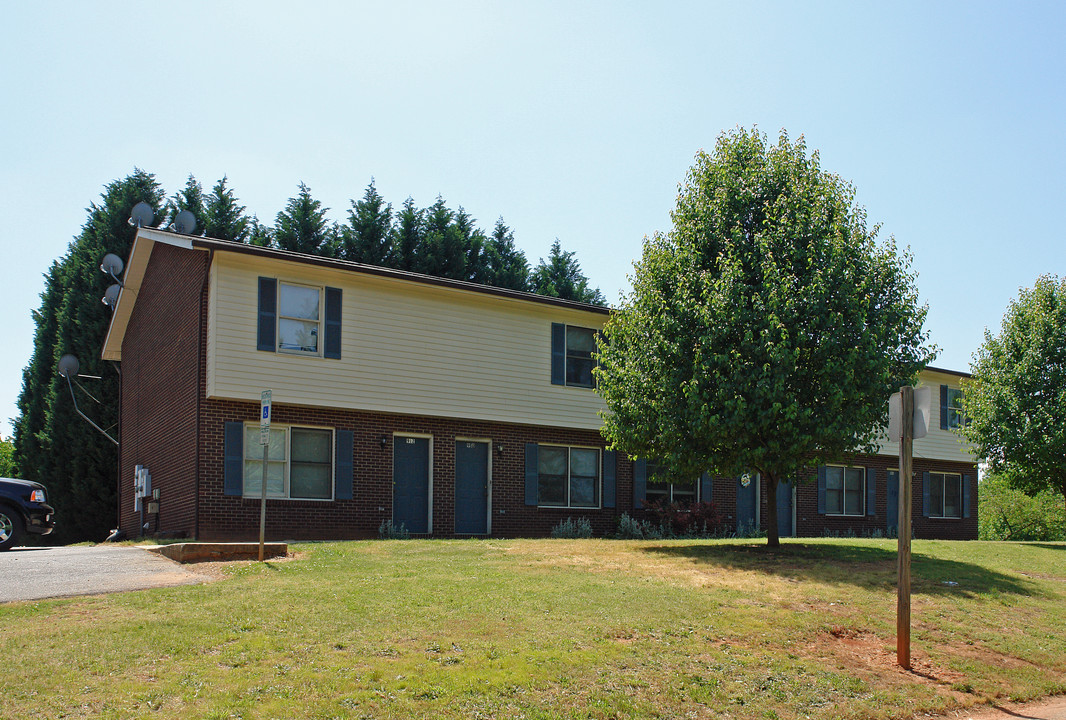 904 15th St SE in Hickory, NC - Building Photo