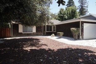 838 Hollenbeck Ave in Sunnyvale, CA - Building Photo