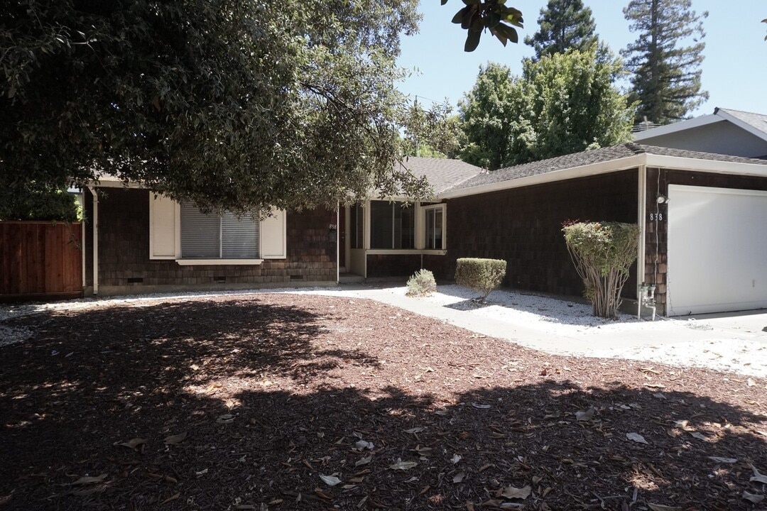 838 Hollenbeck Ave in Sunnyvale, CA - Foto de edificio