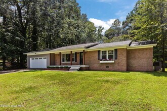 89 S Lakeshore Dr in Whispering Pines, NC - Building Photo - Building Photo