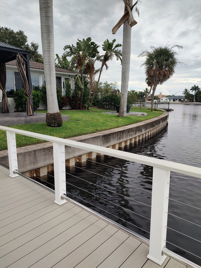 1180 42nd Ave NE in St. Petersburg, FL - Building Photo - Building Photo