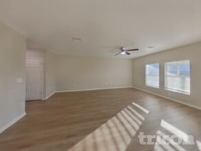 5475 Summer Sunset Dr in Apollo Beach, FL - Foto de edificio - Building Photo