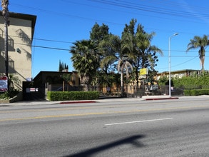 Fountain Apartments in Van Nuys, CA - Building Photo - Building Photo