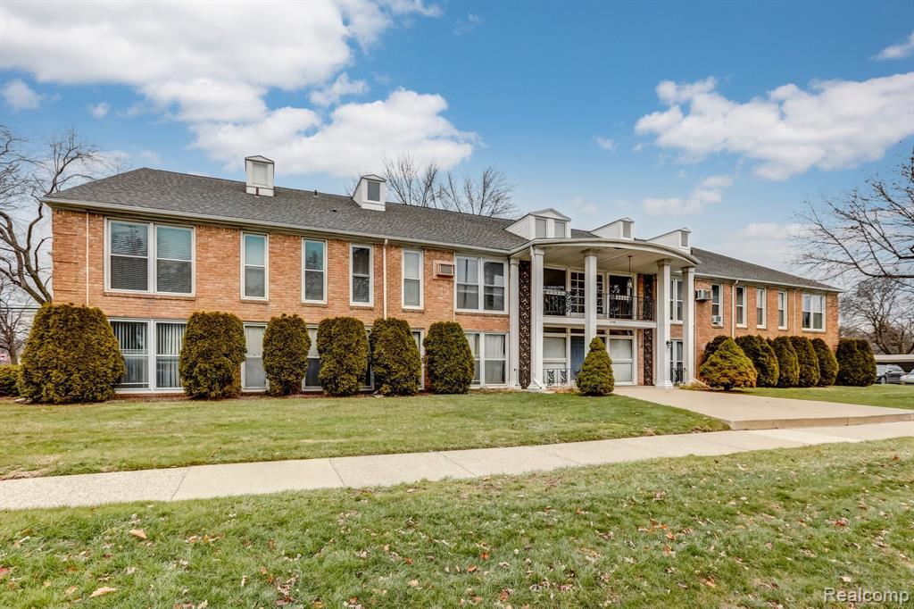 2230 W 14 Mile Rd-Unit -31 in Royal Oak, MI - Foto de edificio